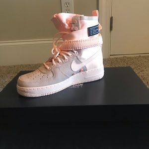 Women’s SW Air Force 1s high